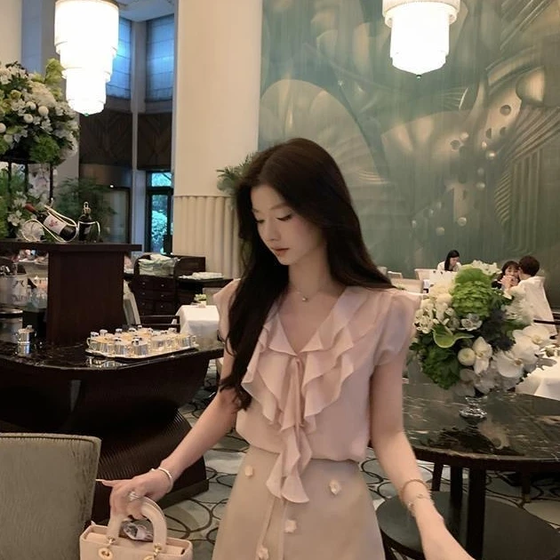 2025夏季新款粉色花边V领小飞袖雪纺上衣宽松气质女人风