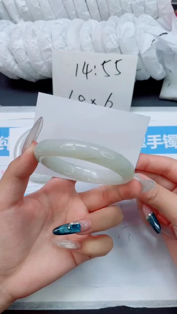 石英质玉手镯未镶嵌22-60