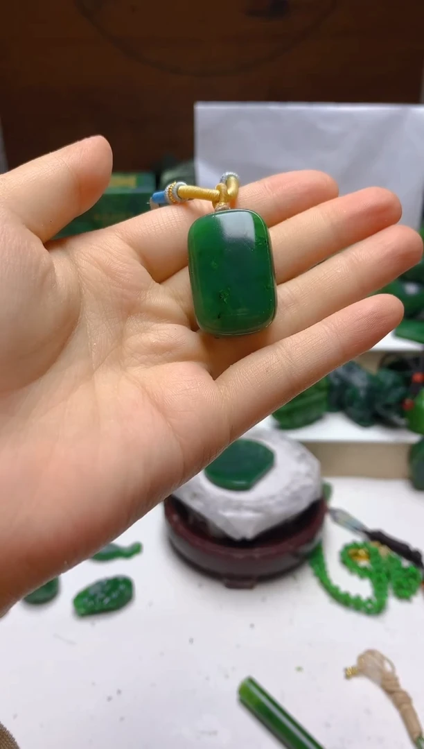 未镶嵌和田玉（碧玉）珠宝半成品随机发货一个