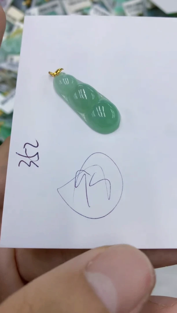 翡翠18K金镶嵌颈饰11111111111
