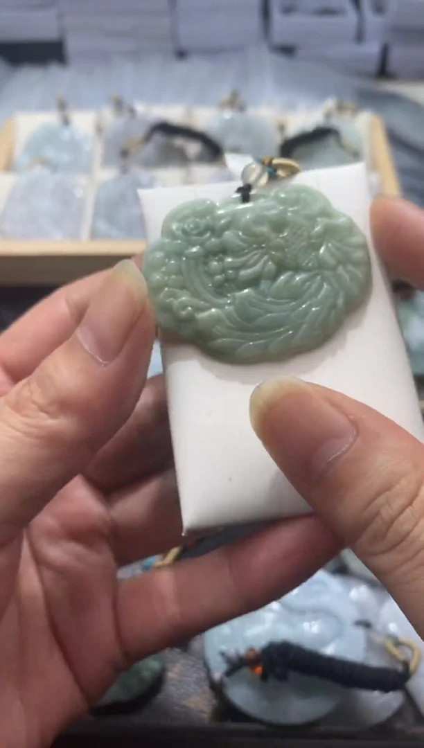 吊坠(赠链)未镶嵌翡翠8/31/    48