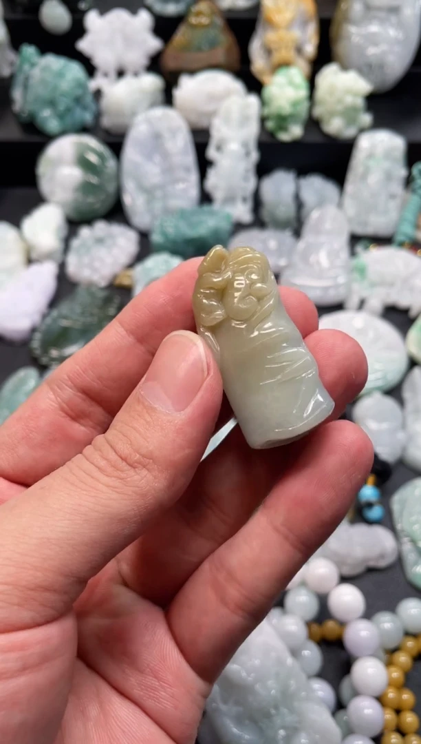 翡翠未镶嵌颈饰时****司天然翡翠a货