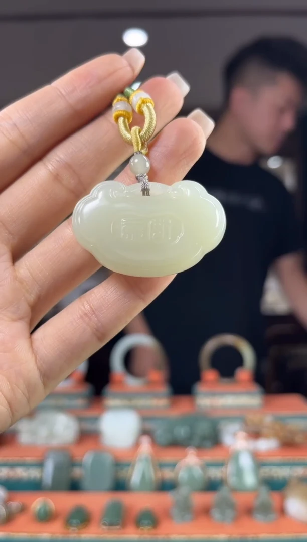 颈饰未镶嵌和田玉佩佩