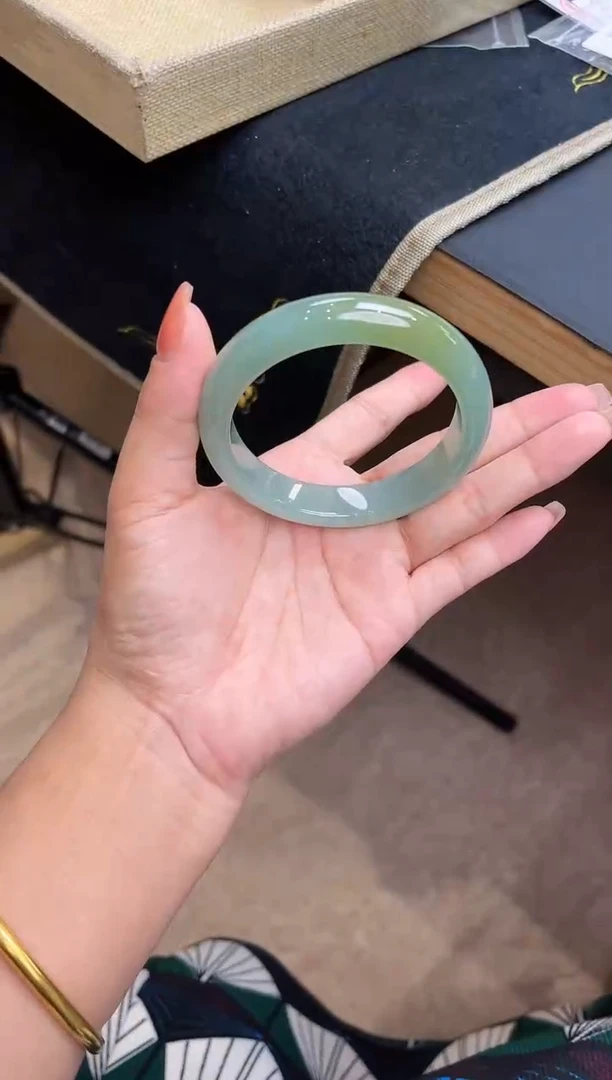 未镶嵌手镯翡翠手镯