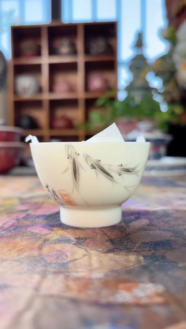 瓷青花手绘小鱼杯杯