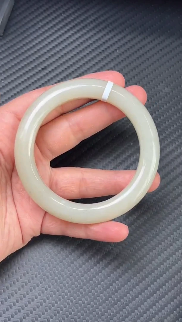 未镶嵌手镯和田玉和田黑山微色差57+M