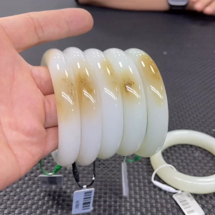 【老郑家】和田玉手镯一支 (多样性发1件)