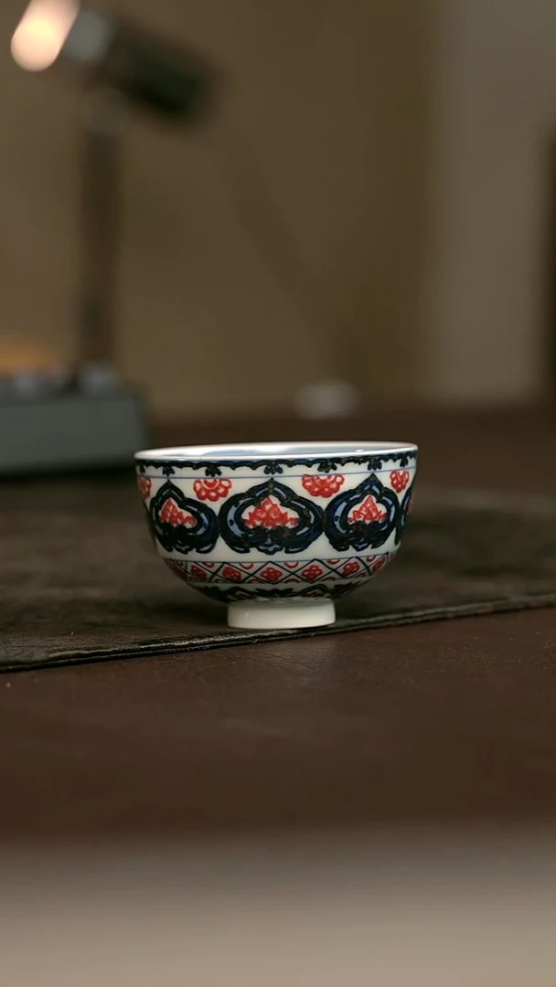 手绘手绘高温现代瓷 气 双如意纹鸡心杯90c