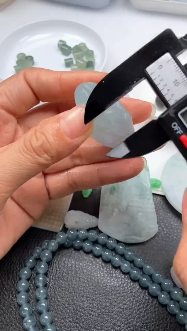 未镶嵌定制翡翠可*鱼挂饰