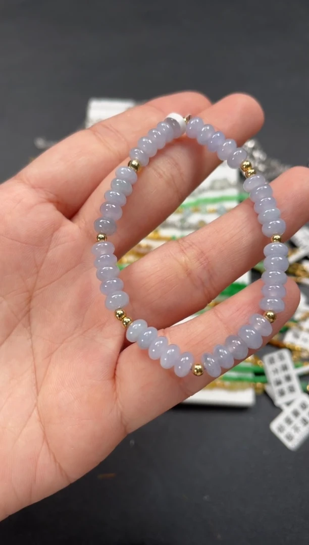 套链18K金镶嵌翡翠一个   P231