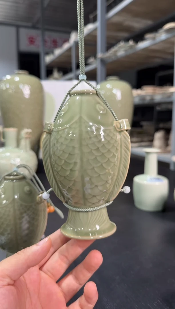 耀州窑仰山双耳瓶不配玛瑙