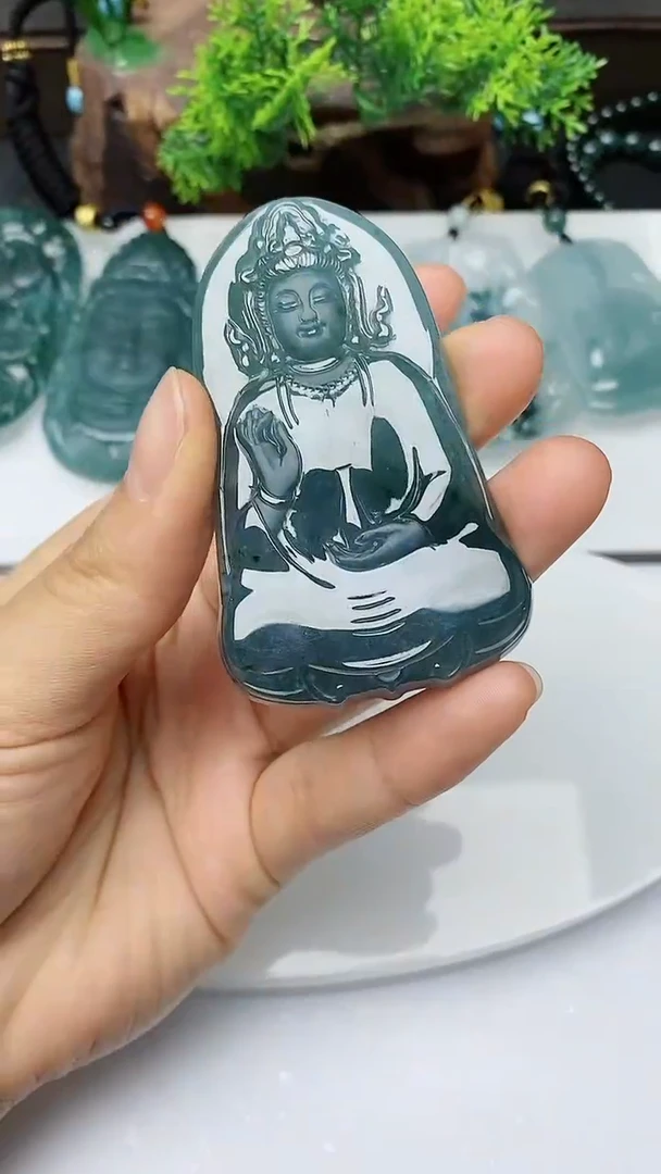 【闪购商品】翡翠颈饰未镶嵌         