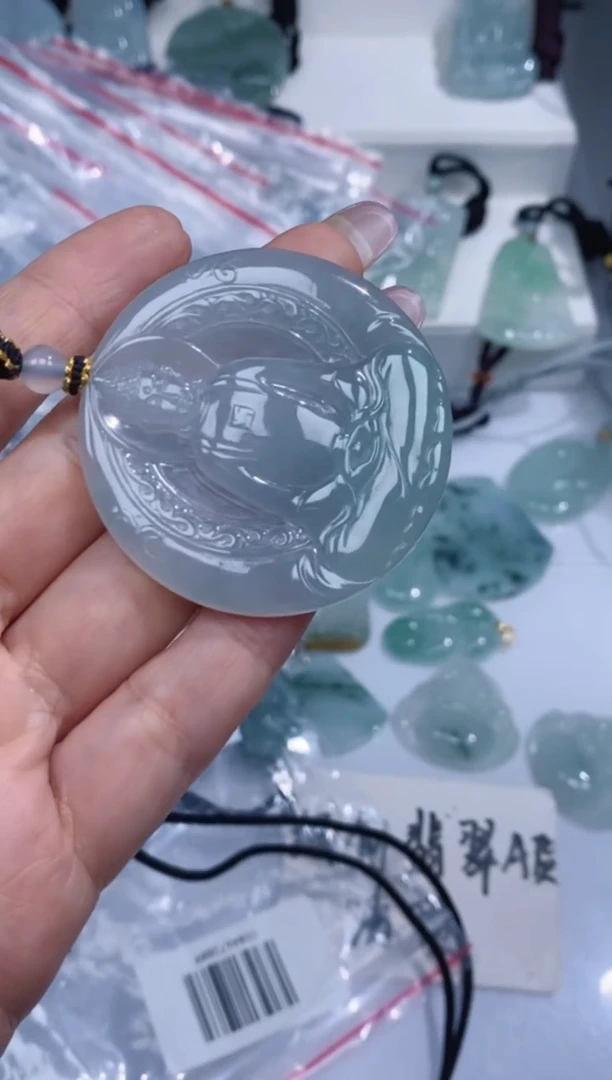 颈饰未镶嵌翡翠吊坠