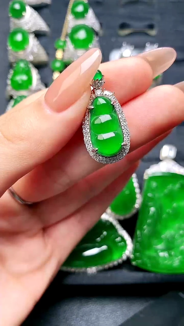 【闪购商品】翡翠吊坠(赠链)未镶嵌福豆吊坠