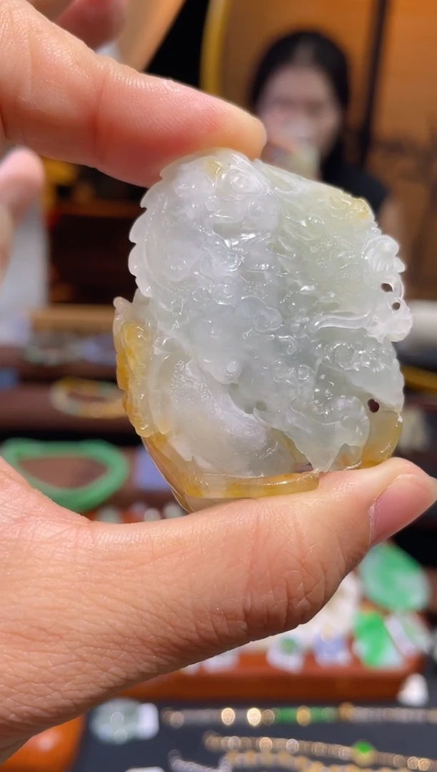 颈饰未镶嵌翡翠龙牌