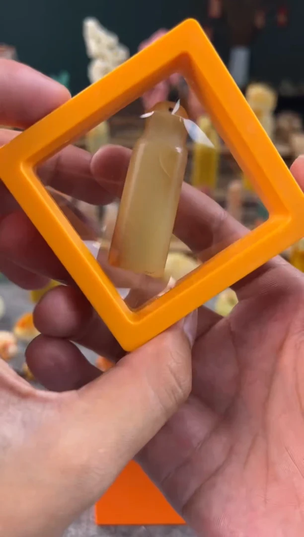 寿山石微瑕三彩芙蓉章章