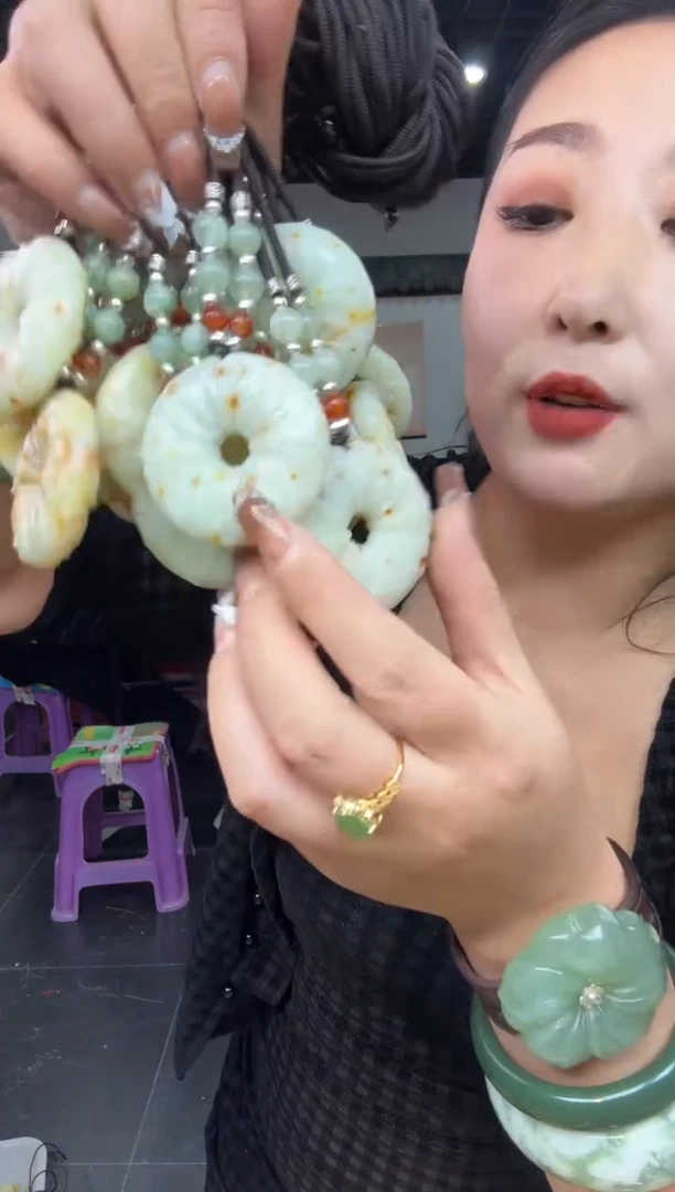 【闪购商品】岫玉颈饰未镶嵌桂花糕雕刻平安扣【半珠链】