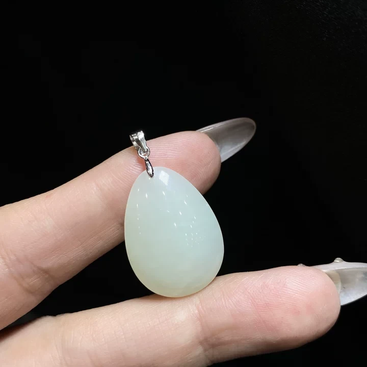 和田玉吊坠和田玉吊坠