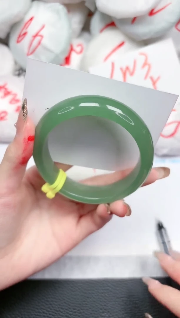 【闪购商品】石英质玉手镯未镶嵌152-58.7