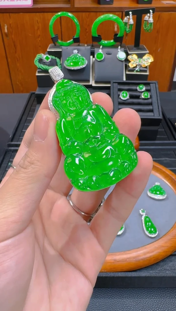 【闪购商品】翡翠吊坠(赠链)18K金镶嵌天然A货翡翠