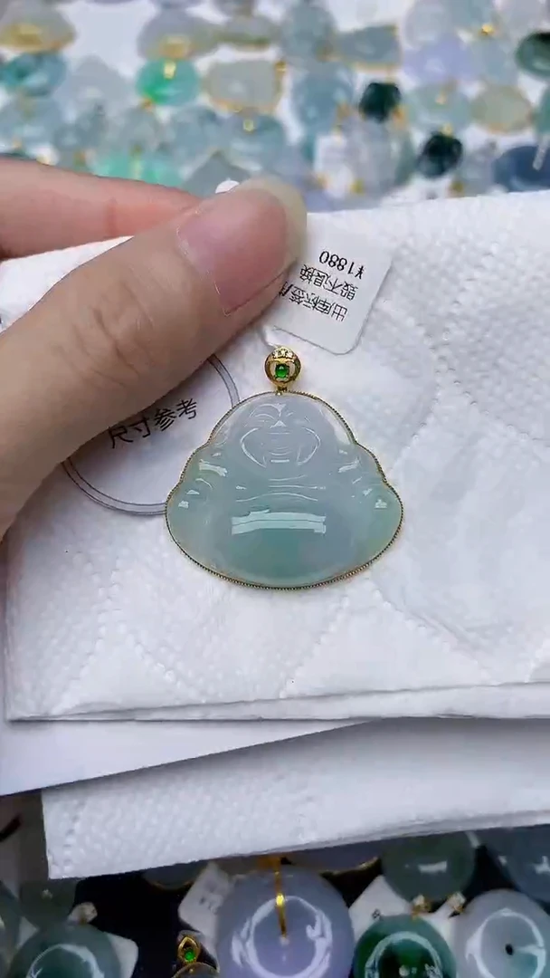 颈饰18K金镶嵌翡翠天然A货翡翠