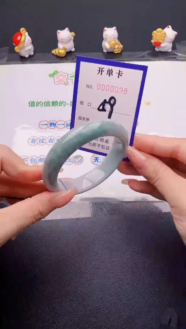 翡翠手镯未镶嵌翡翠手镯未镶嵌