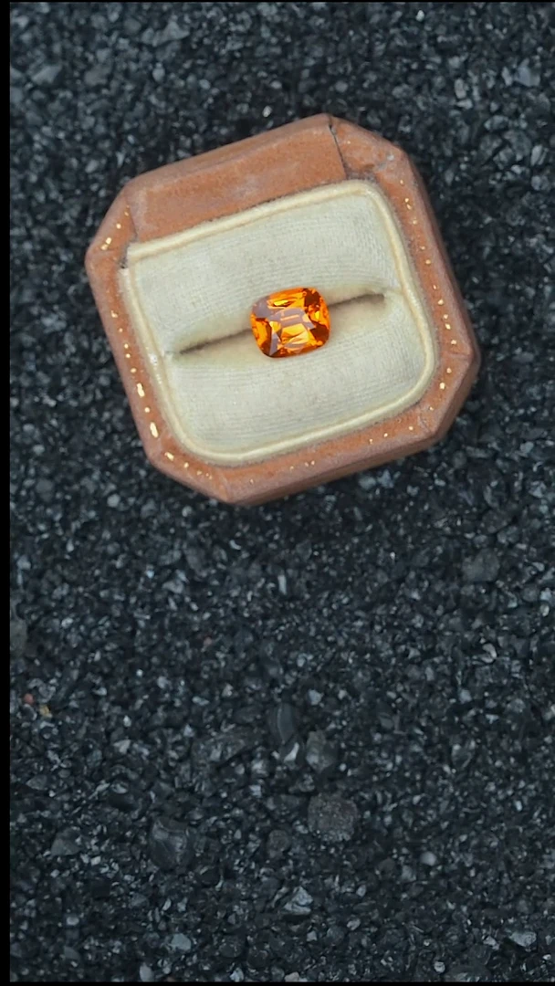 未镶嵌无石榴石1.68克拉