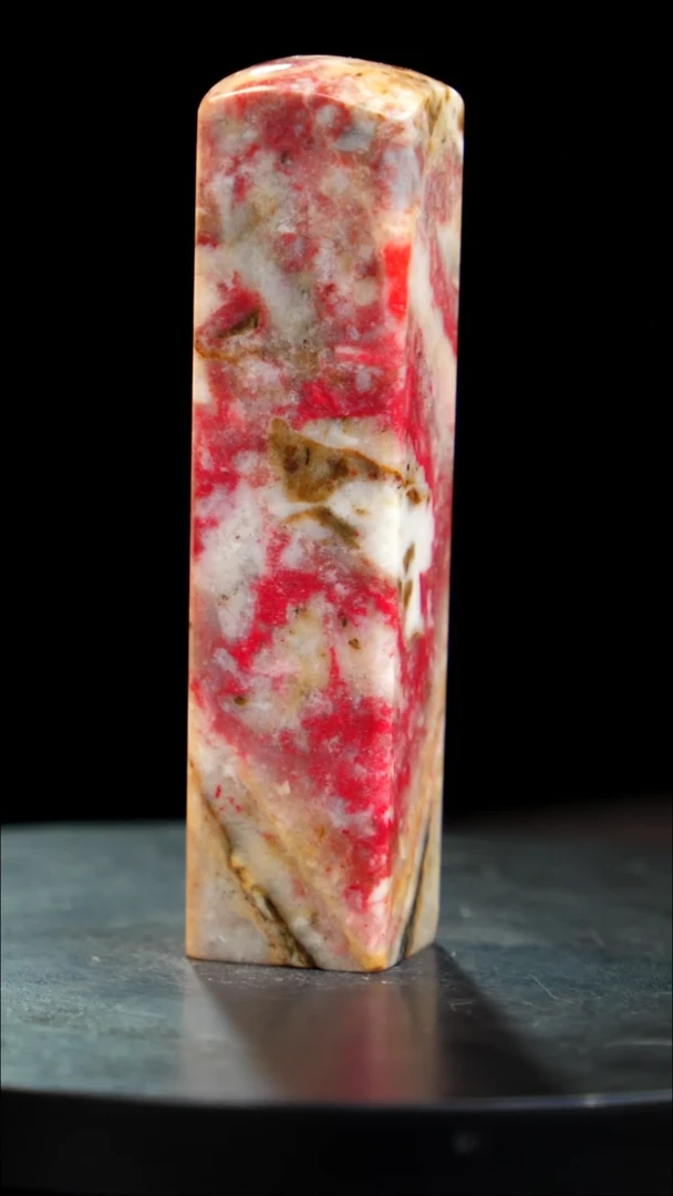 鸡血石瓷白鸡血石