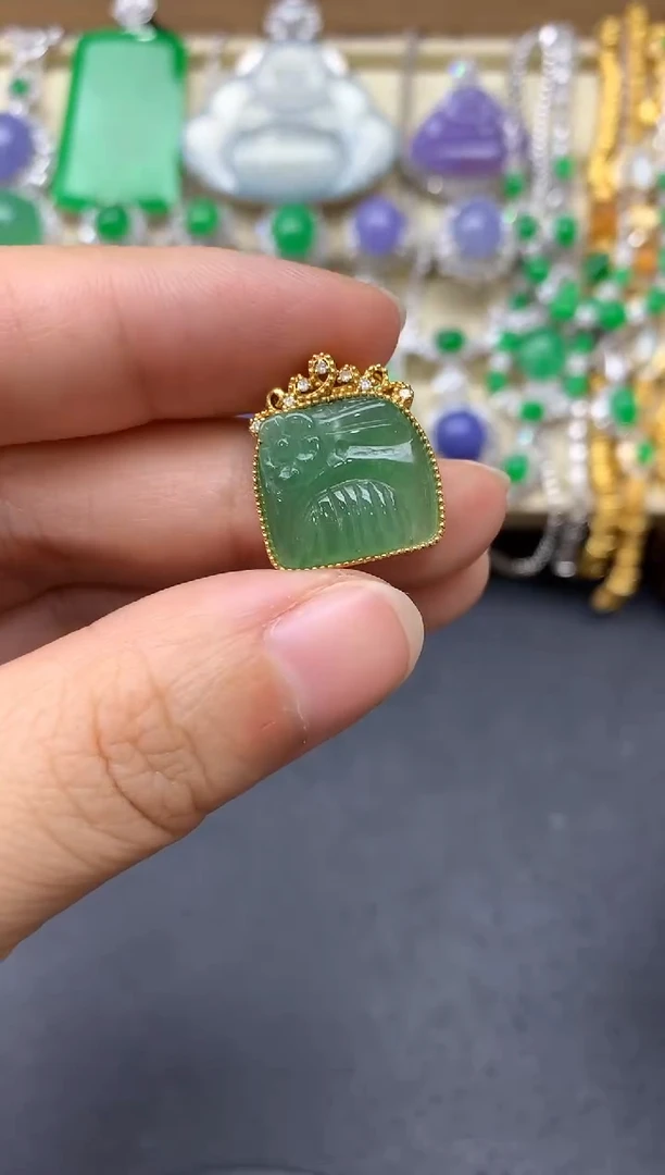 翡翠18K金镶嵌颈饰189-中国好珍宝