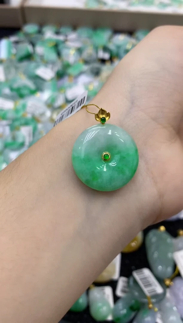 颈饰18K金镶嵌翡翠天然缅甸翡翠A货