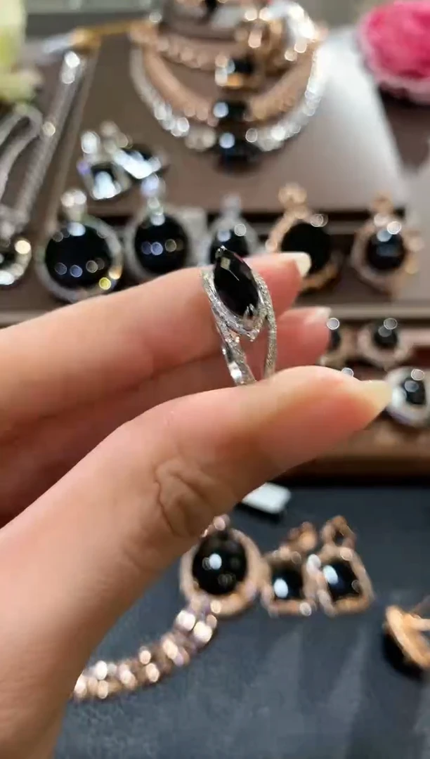 18K金镶嵌戒指翡翠m132