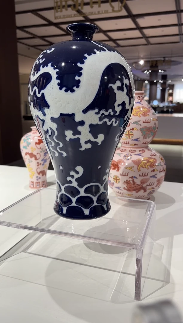 摆件瓷立方—仿古白龙纹梅瓶