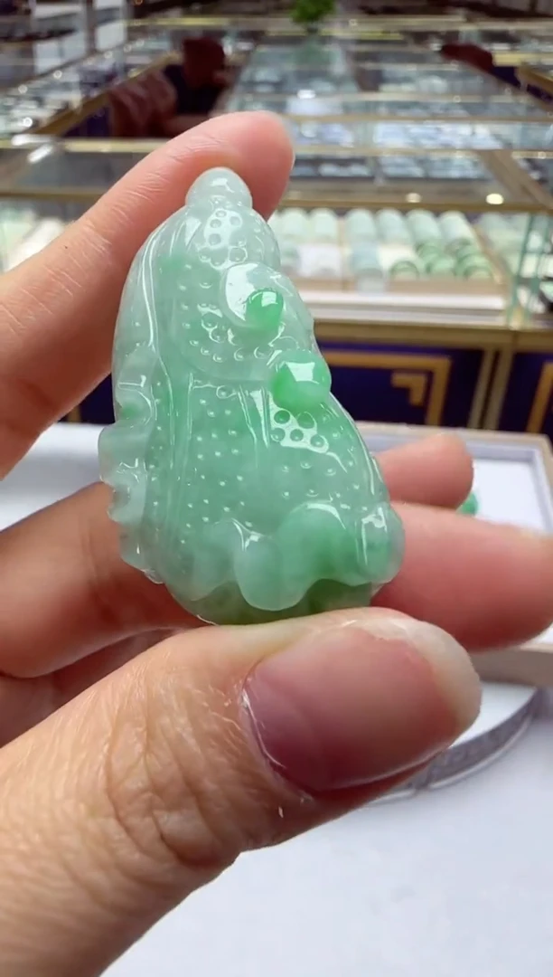 颈饰未镶嵌翡翠白菜