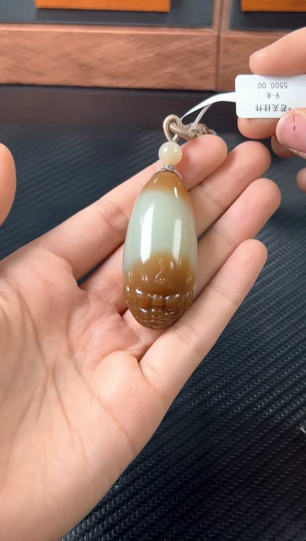 吊坠(赠链)未镶嵌和田玉若羌微色差吊坠