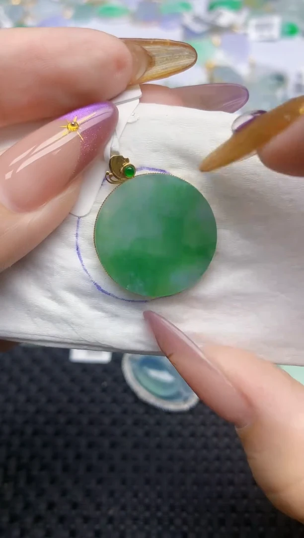 翡翠18K金镶嵌颈饰101   天然翡翠A货  百元以上9米证书费自理