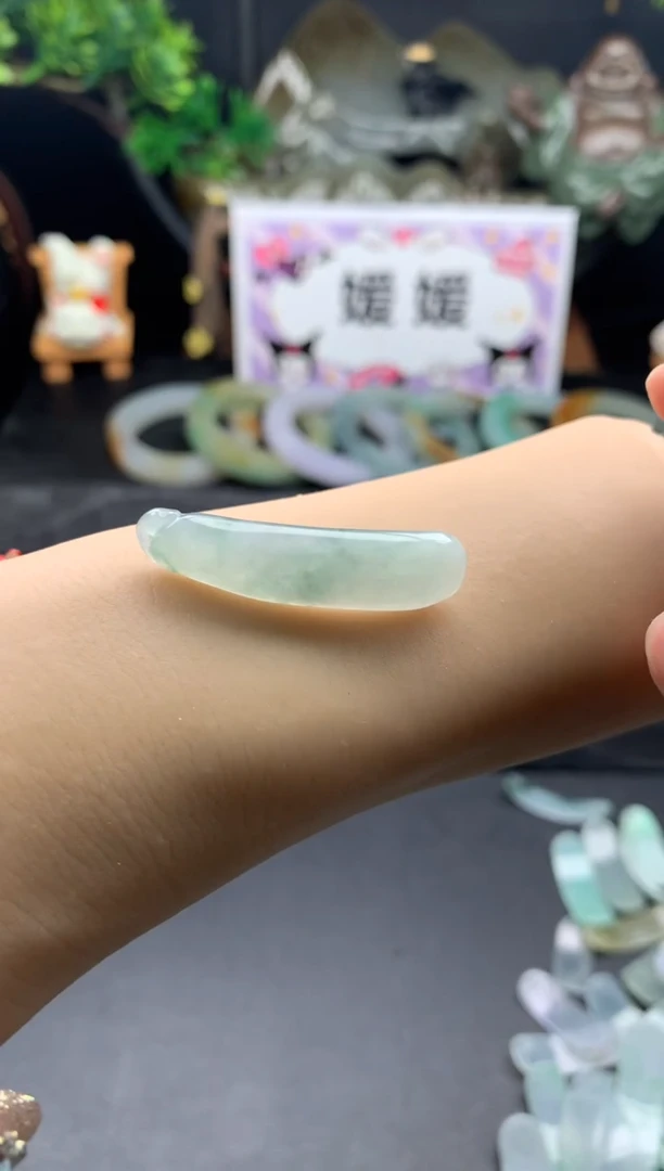翡翠未镶嵌颈饰福瓜