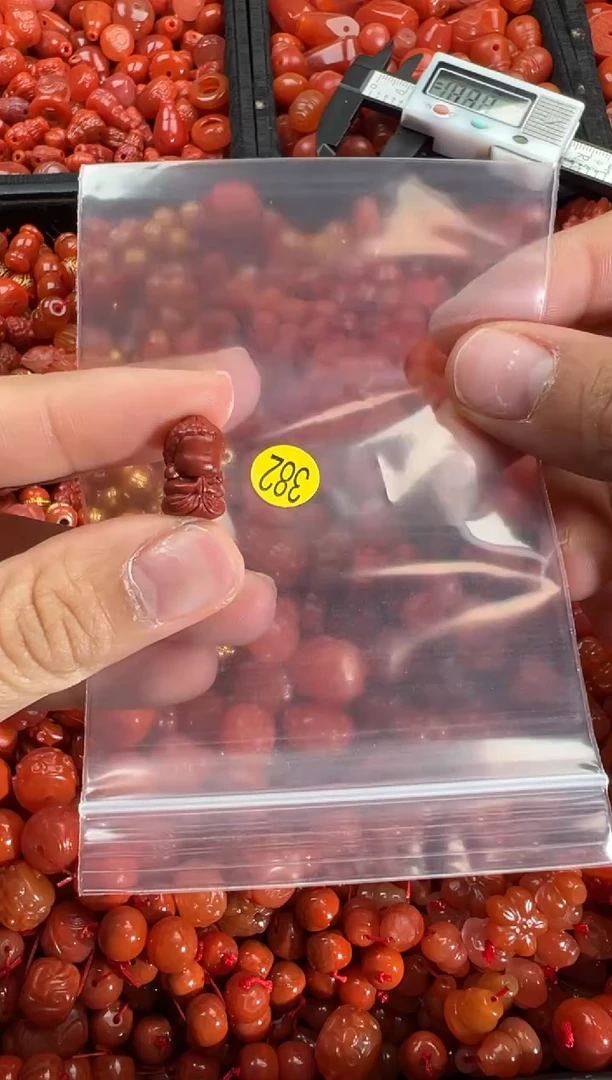 【闪购商品】南红玛瑙颈饰未镶嵌1