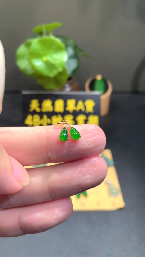 颈饰18K金镶嵌翡翠翡翠A货