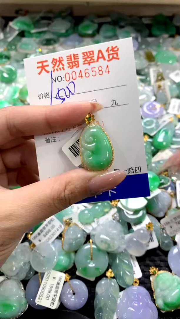 颈饰18K金镶嵌翡翠1111111111111111