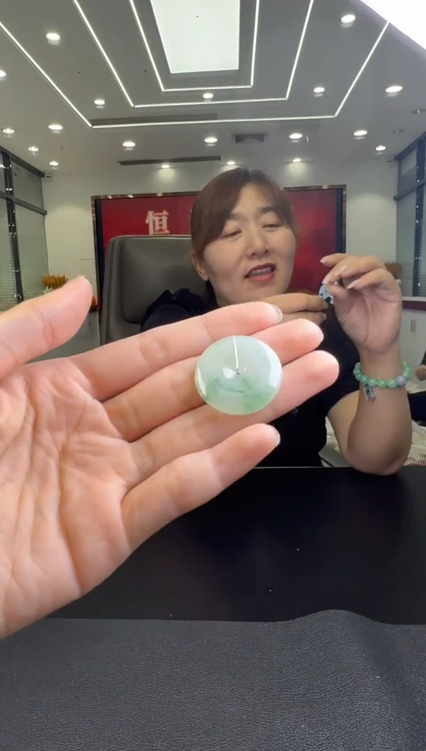 翡翠未镶嵌颈饰挂件