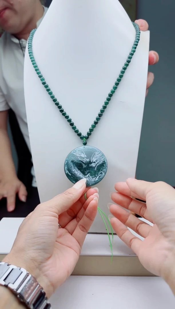 颈饰未镶嵌翡翠多样性发其一