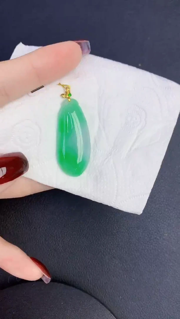 颈饰18K金镶嵌翡翠缅甸天然翡翠a货