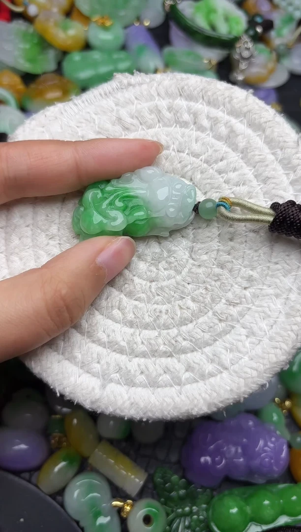 颈饰未镶嵌翡翠缅甸翡翠吊坠