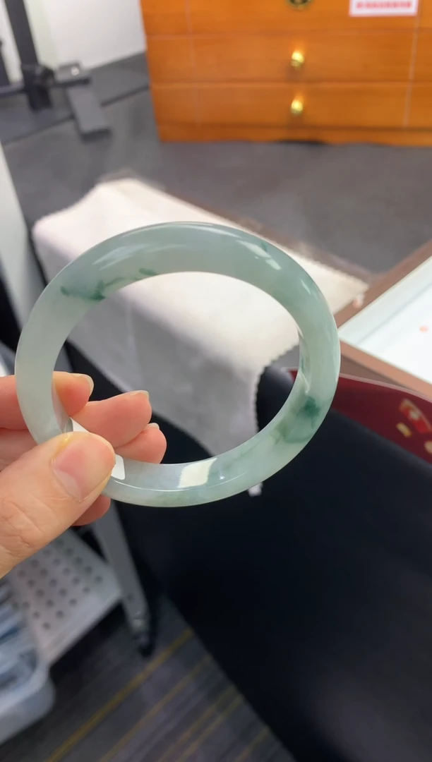 未镶嵌手镯翡翠退货需手镯吊牌标签完好