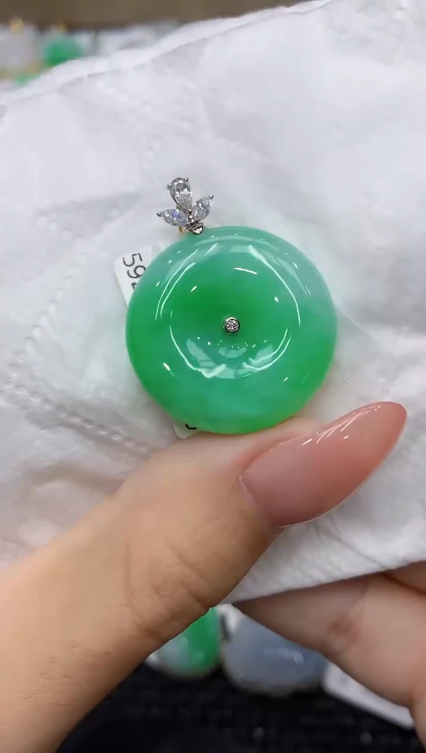 颈饰18K金镶嵌翡翠111111111111
