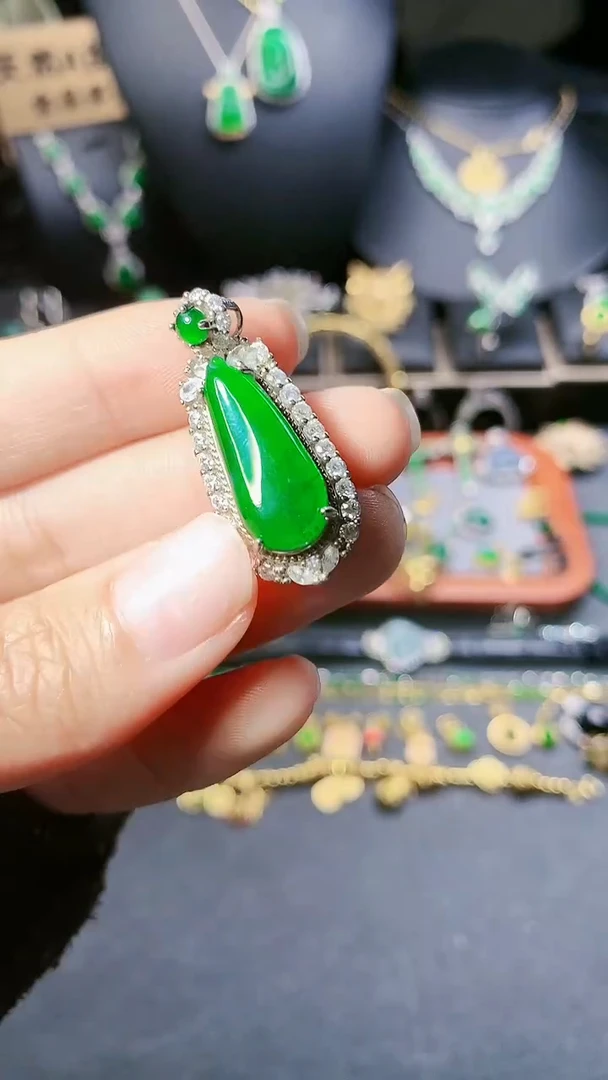 【闪购商品】翡翠吊坠(赠链)银S925镶嵌吊坠