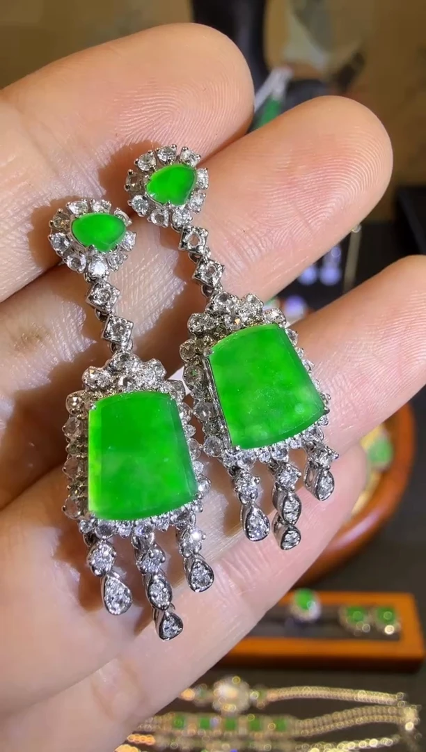 【闪购商品】翡翠耳饰18K金镶嵌高冰正阳满绿无事牌耳钉