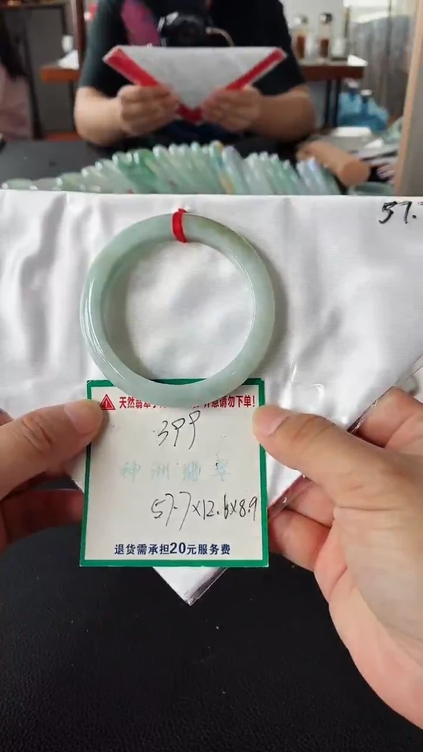 翡翠手镯未镶嵌翡翠手镯