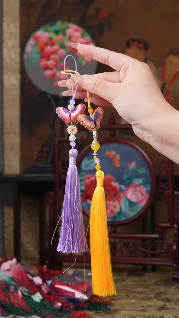 刺绣流苏吊坠绣花
