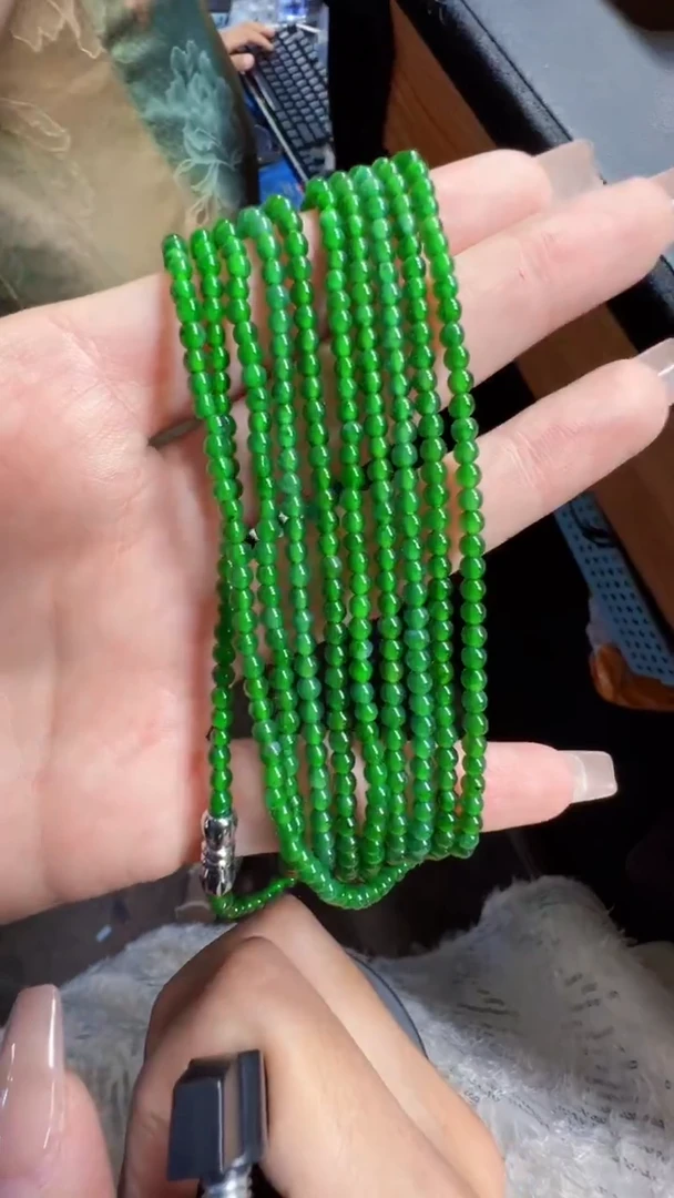 未镶嵌定制翡翠翡翠A货有轻微色差属于正常现象，珠链多样性发货1